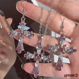 Pingente de cruz com strass rosa brilhante